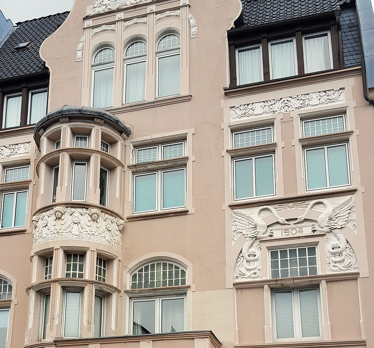 Maler Hameln und Malerarbeiten Hannover mit Balkonsanierung Springe und Betonsanierung Bad Pyrmont